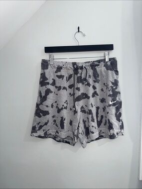 Nike Men’s Gray & Black Tie-Dye Athletic Shorts